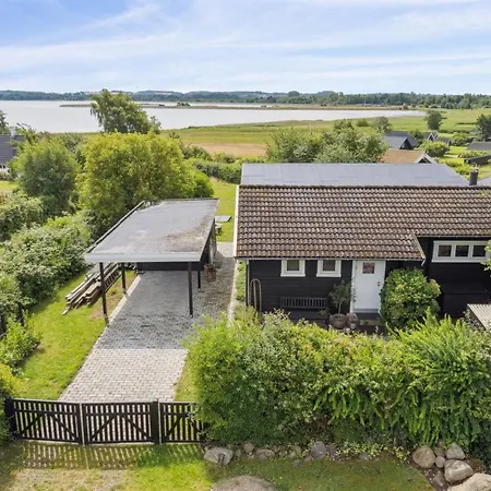 Eero - 175m To The Fjord By Interhome